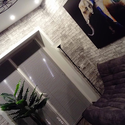 Пухлый диван с мягкой обивкой: отзыв о комфорте. Фото в гостиной. 5 звезд.